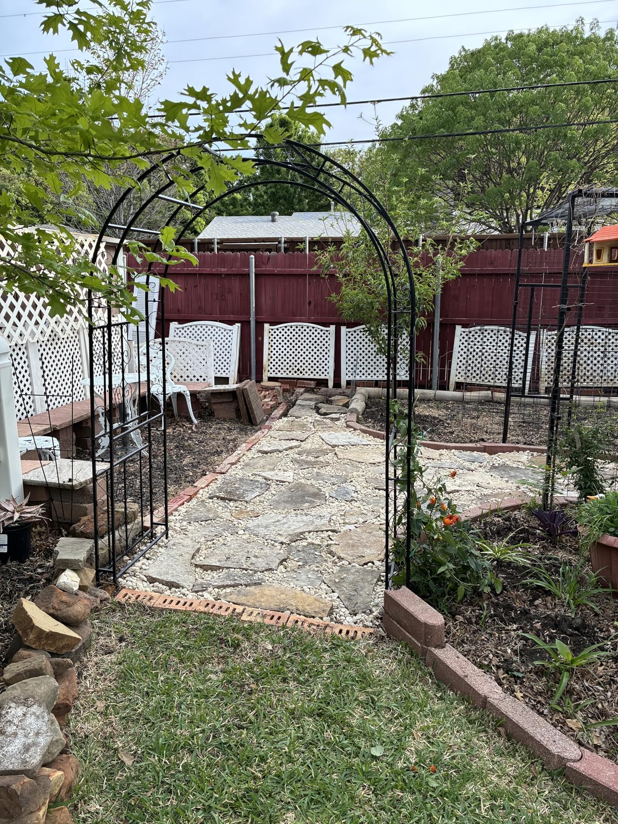Outvita Garden Arch Trellis, Metal Garden Arbor Archway for Climbing Plants Outdoor - Durable Iron Garden Arbors with Long Ground Stakes, for Garden Wedding Party Decoration customer photo 1