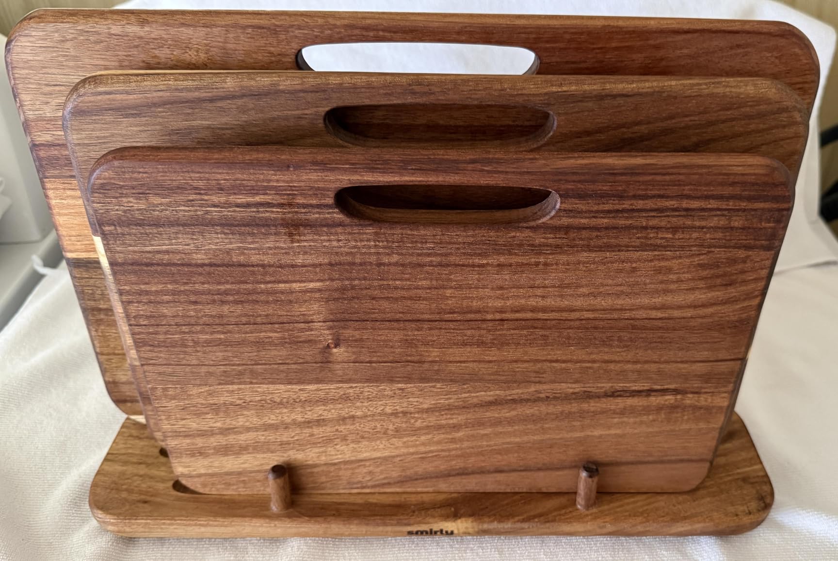 SMIRLY Wooden Cutting Boards for Kitchen, Double-Sided Cutting Board with Handle, Heavy Duty Solid Walnut Wood Cutting Board Set with Stand, 3 Pcs Cutting Boards Non Toxic for Meat Vegetable Fruit customer photo 1