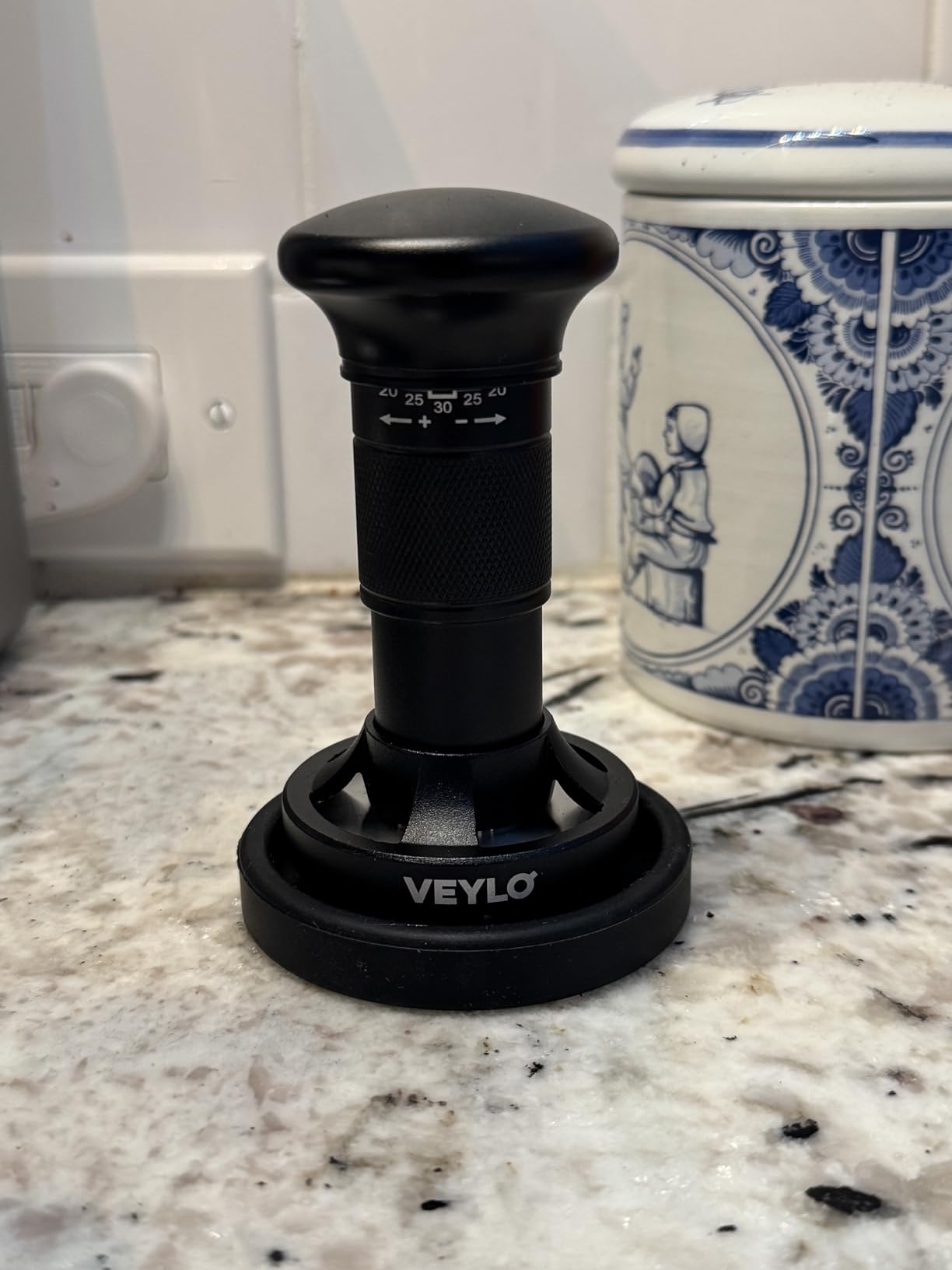 VEYLO 54mm Espresso Tamper (53.3mm Base), Adjustable 20-30 lb Coffee Tamper with Audible Click Feedback, 24-Click Precision Dial, 20/25/30 lb Marks, No Spring Swap, Stainless Steel Flat Base, Black customer photo 2