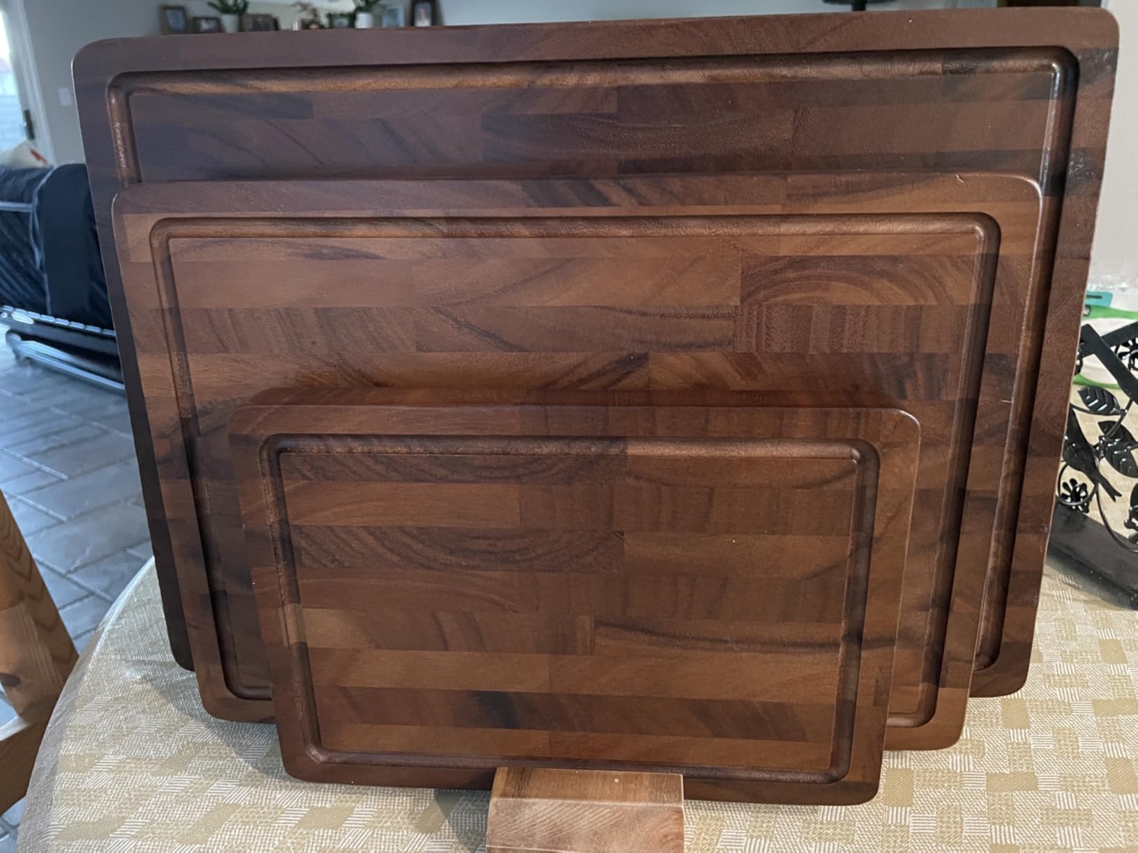THETCHRY Walnut Wood Cutting Board Set, End Grain Cutting Boards for Kitchen with Handle, Non Toxic Wooden Charcuterie Boards Double Sided, Butcher Block for Meal Prep & Serving with Gift Box customer photo 1