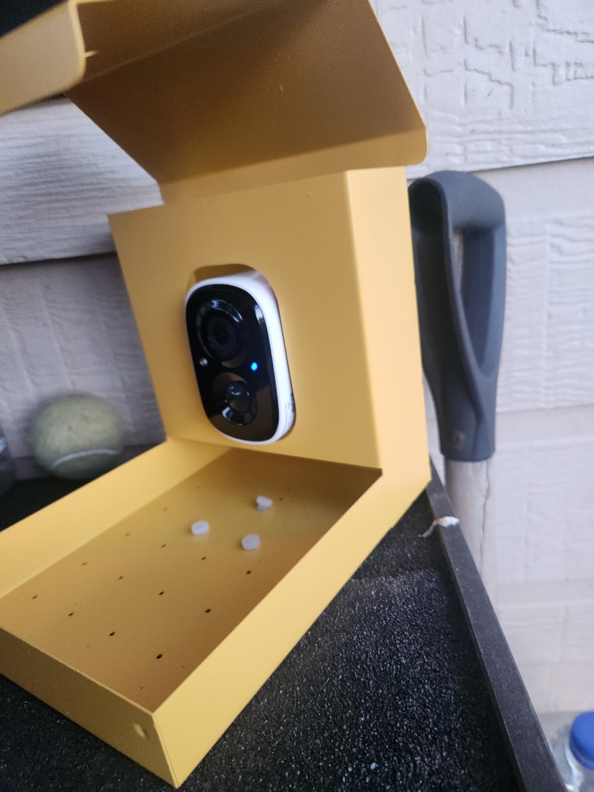 Bilantan Metal Smart Bird Feeder with Camera Solar Powered, 5G/2.4G WiFi Compatible, Lifetime Free Al Birds Identification, 2.5K Video Bird Feeder, Ultimate Gifts for Mothers Day customer photo 1