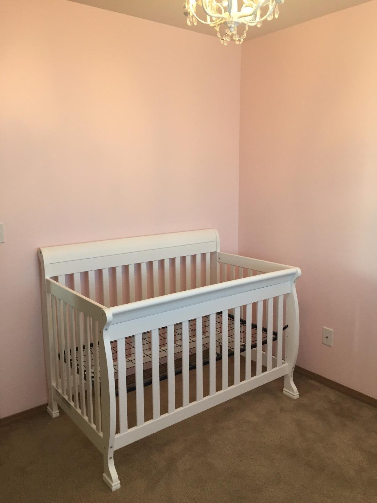 DaVinci Kalani 4-in-1 Convertible Crib, WHITE, GREENGUARD Gold Certified, Converts to Toddler Bed, Daybed, Full-Size Bed, Four Adjustable Mattress Heights customer photo 1