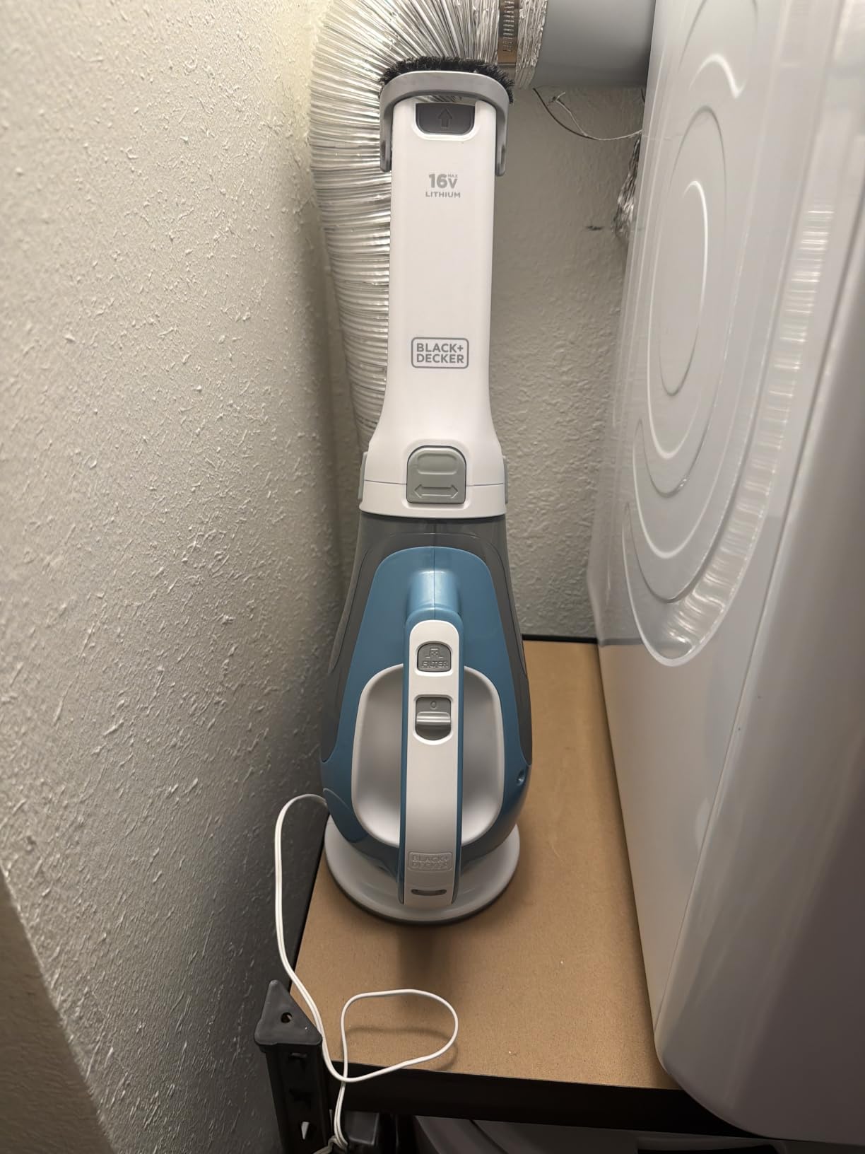 BLACK+DECKER dustbuster AdvancedClean Handheld Vacuum Cordless, Compact Home and Car Vacuum with Crevice Tool, Rotating Nozzle and Charging Station, Large Dust Bowl (CHV1410L) customer photo 1