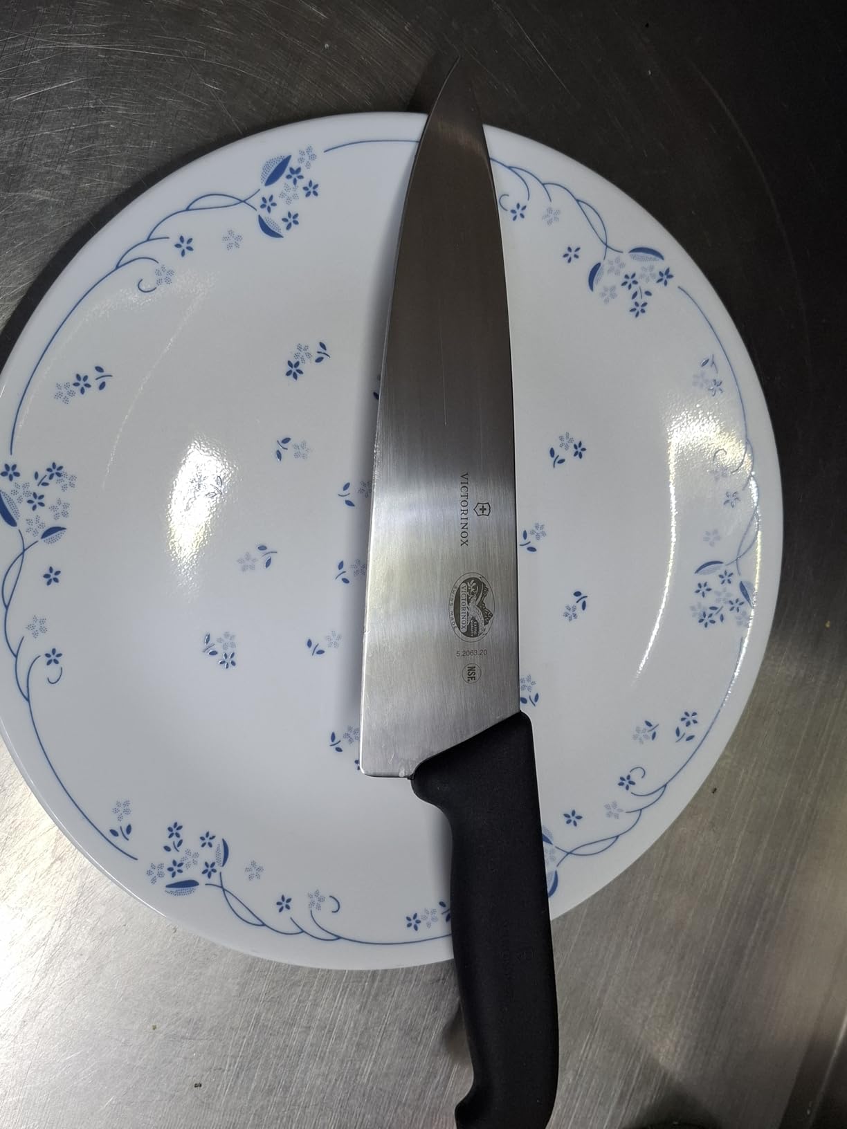 Victorinox Fibrox Pro Chef's Knife, 8 Inch - Swiss Army Kitchen Knife, High Carbon Stainless Steel customer photo 2
