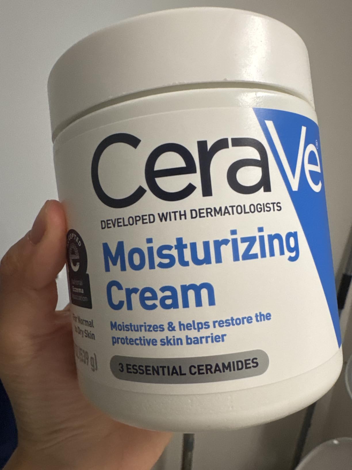 CeraVe Moisturizing Cream, Body and Face Moisturizer for Dry Skin customer photo 2