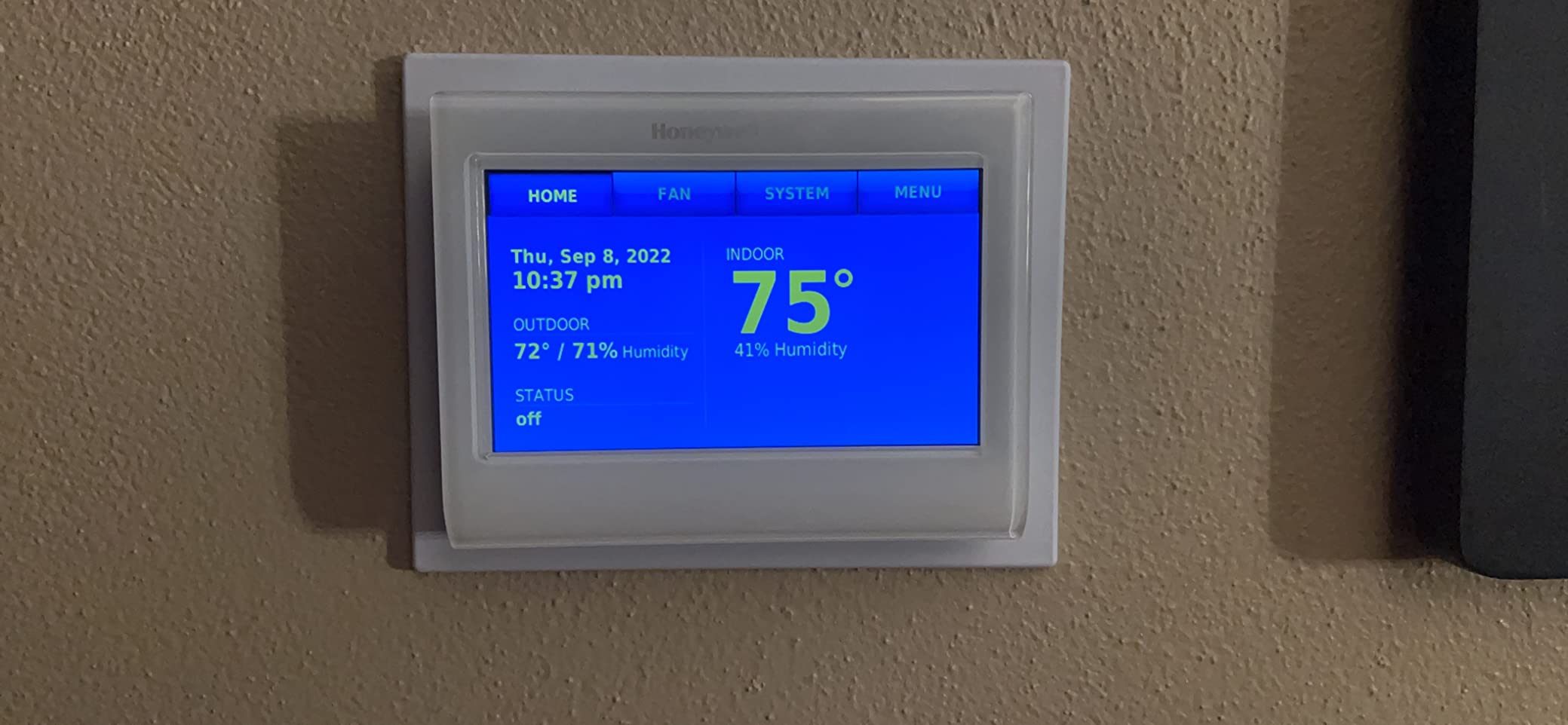 Honeywell TH9320WF5003 Wi-Fi 9000 Color Touch Screen Programmable Thermostat, 3.5 x 4.5 Inch - White customer photo 2