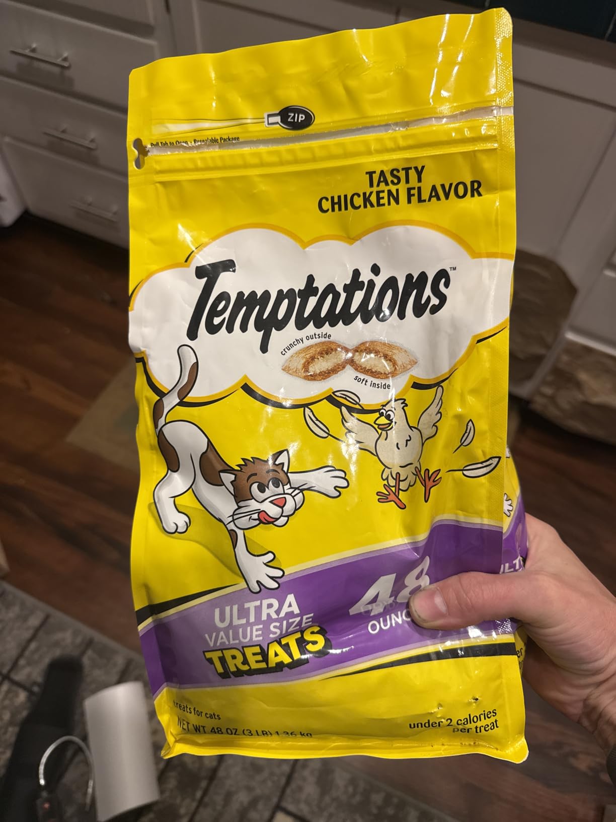 Temptations Cat Treats Classic Crunchy and Soft Cat Treats, Tasty Chicken Flavor, 30 oz. Tub customer photo 1