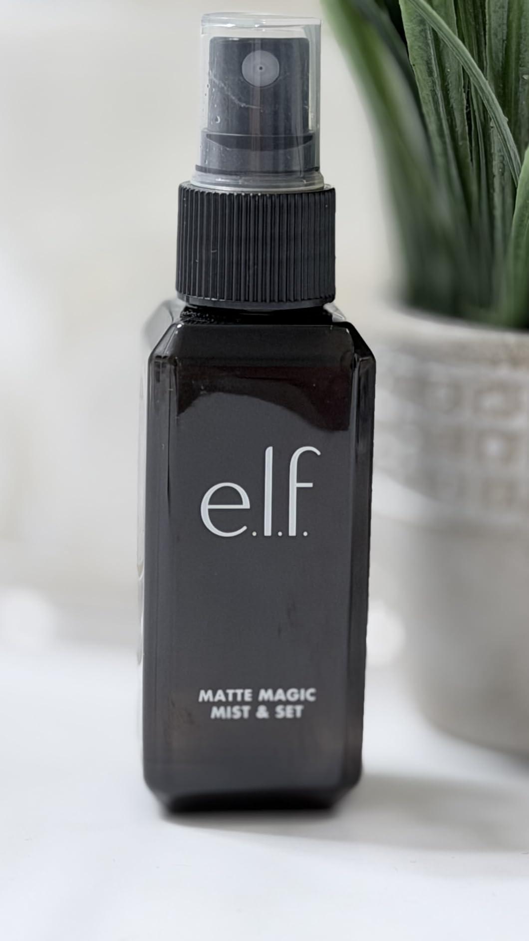 e.l.f. Makeup Mist & Set - Large Lightweight, Long Lasting, All-Day Wear Revitalizes, Refreshes, Hydrates, Soothes Infused with Aloe, Green Tea and Cucumber 4 Fl Oz customer photo 2