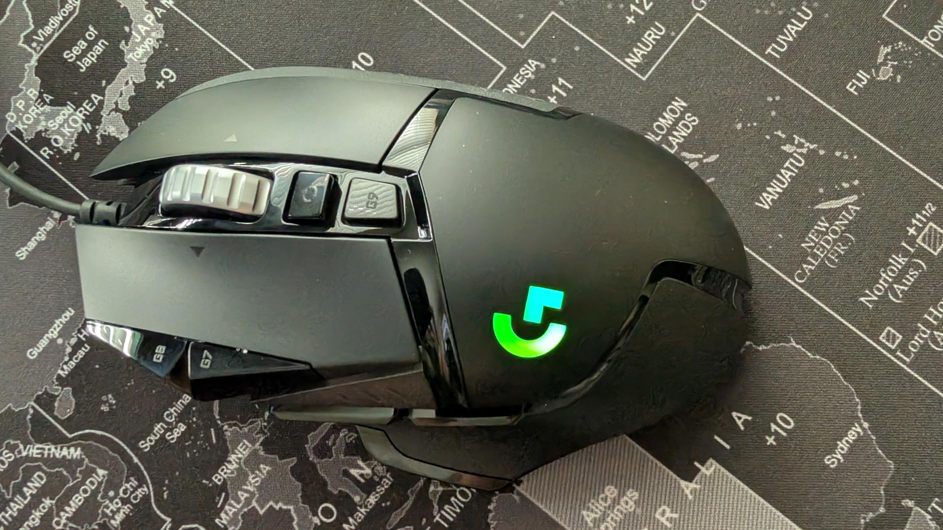 Logitech G502 Hero High Performance Wired Gaming Mouse, Hero 25K Sensor, 25,600 DPI, RGB, Adjustable Weights, 11 Programmable Buttons, PC/Mac - Black customer photo 2
