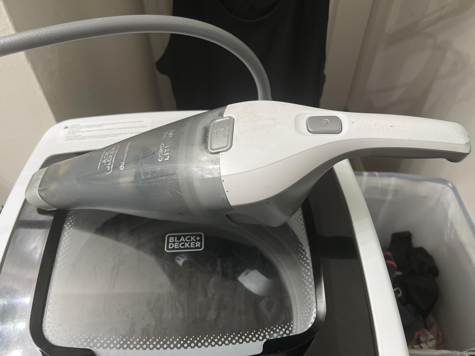 BLACK+DECKER dustbuster Handheld Vacuum, 8V Cordless, Hand Vacuum for Quick Cleanup with Crevice Tool and Washable Filter (HNVC220BCZ01) customer photo 1