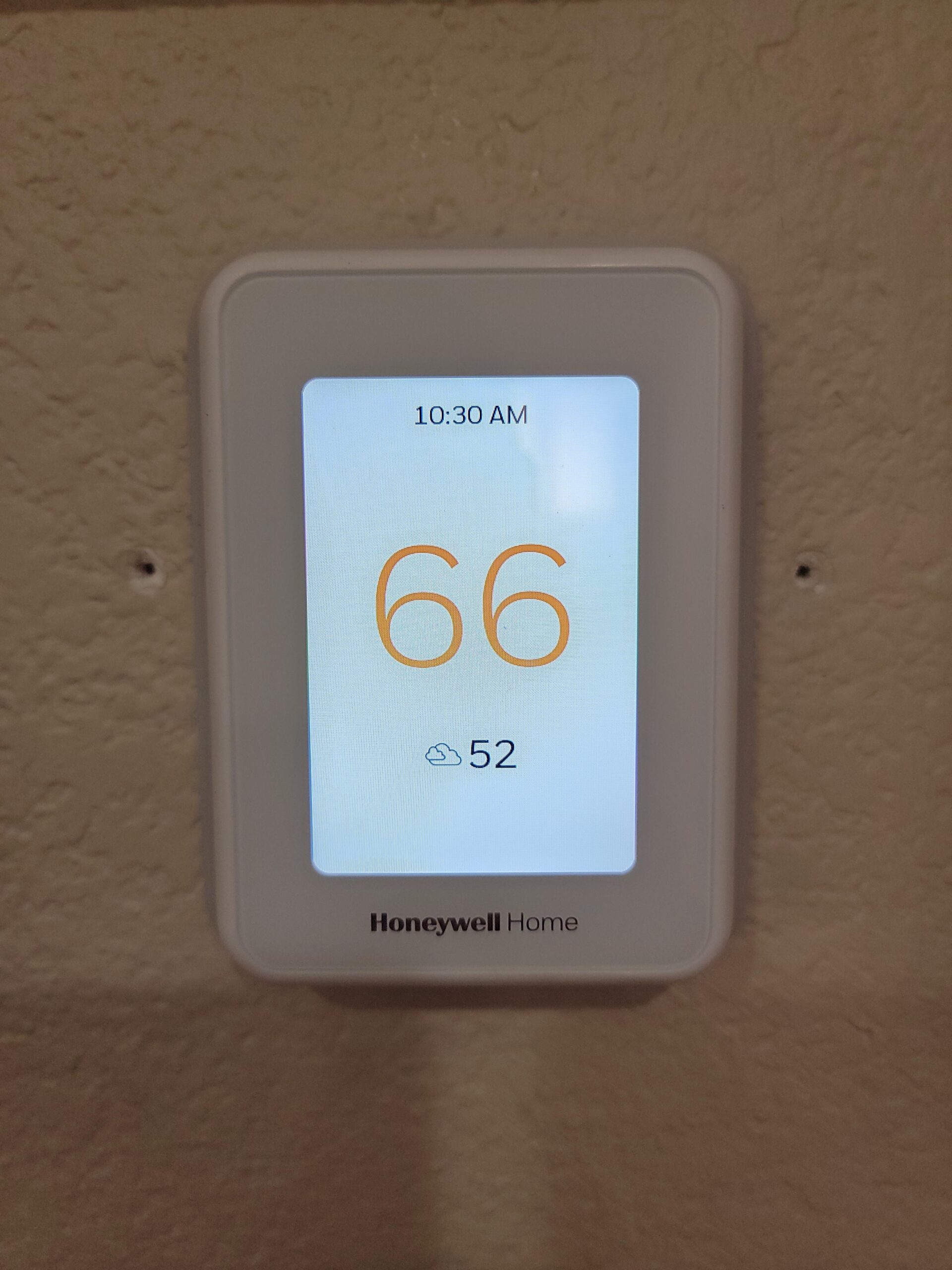 Honeywell Home T9 WiFi Smart Thermostat with 1 Smart Room Sensor, Touchscreen Display - White customer photo 1