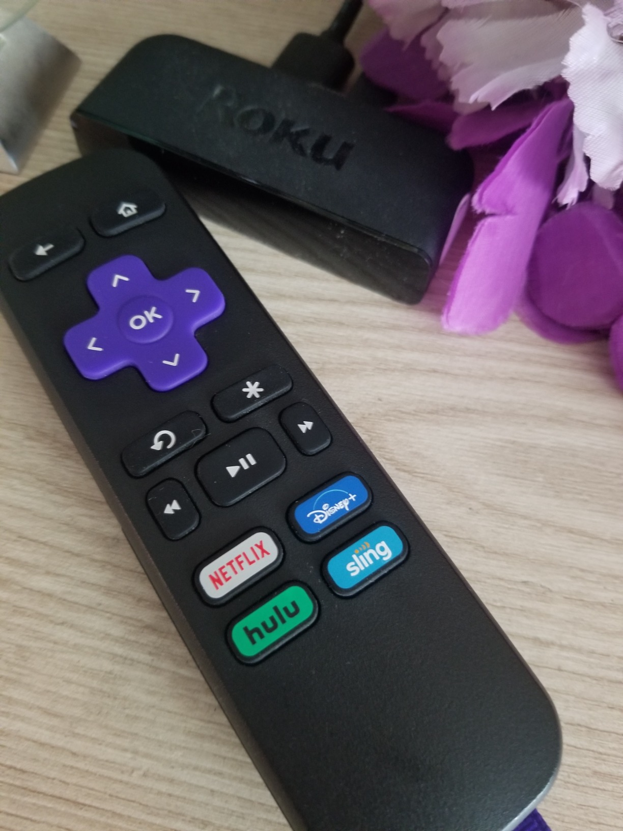 Roku Premiere | HD/4K/HDR Streaming Media Player with Simple Remote and Premium HDMI Cable, Black (Renewed) customer photo 1