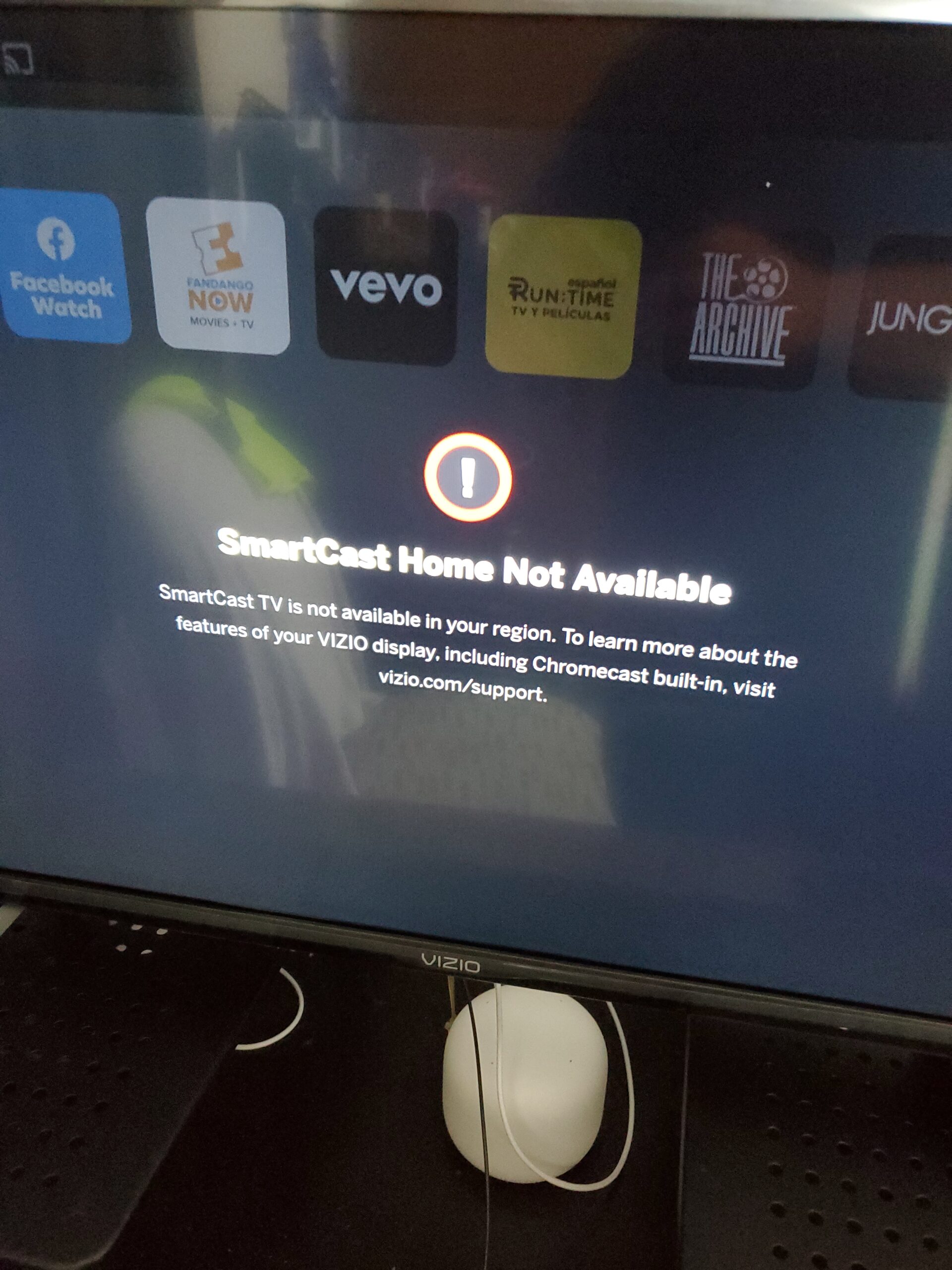 VIZIO 32-inch D-Series Full HD 1080p Smart TV with Apple AirPlay and Chromecast Built-in, Screen Mirroring for Second Screens, & 150+ Free Streaming Channels (D32f-G1, 2020) customer photo 1