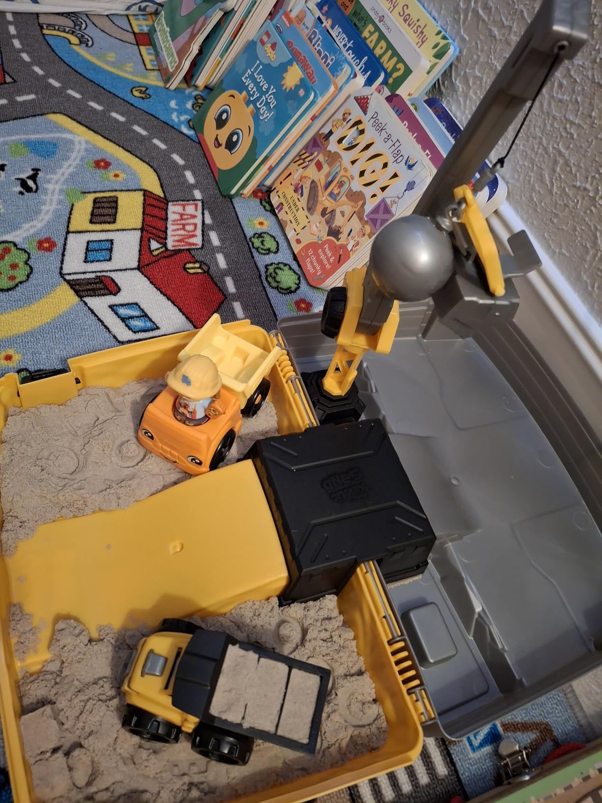 Kinetic Sand, Construction Site Folding Sandbox with 2lbs Play Sand & Toy Truck, Sensory Toys for Kids Ages 3 and up customer photo 2