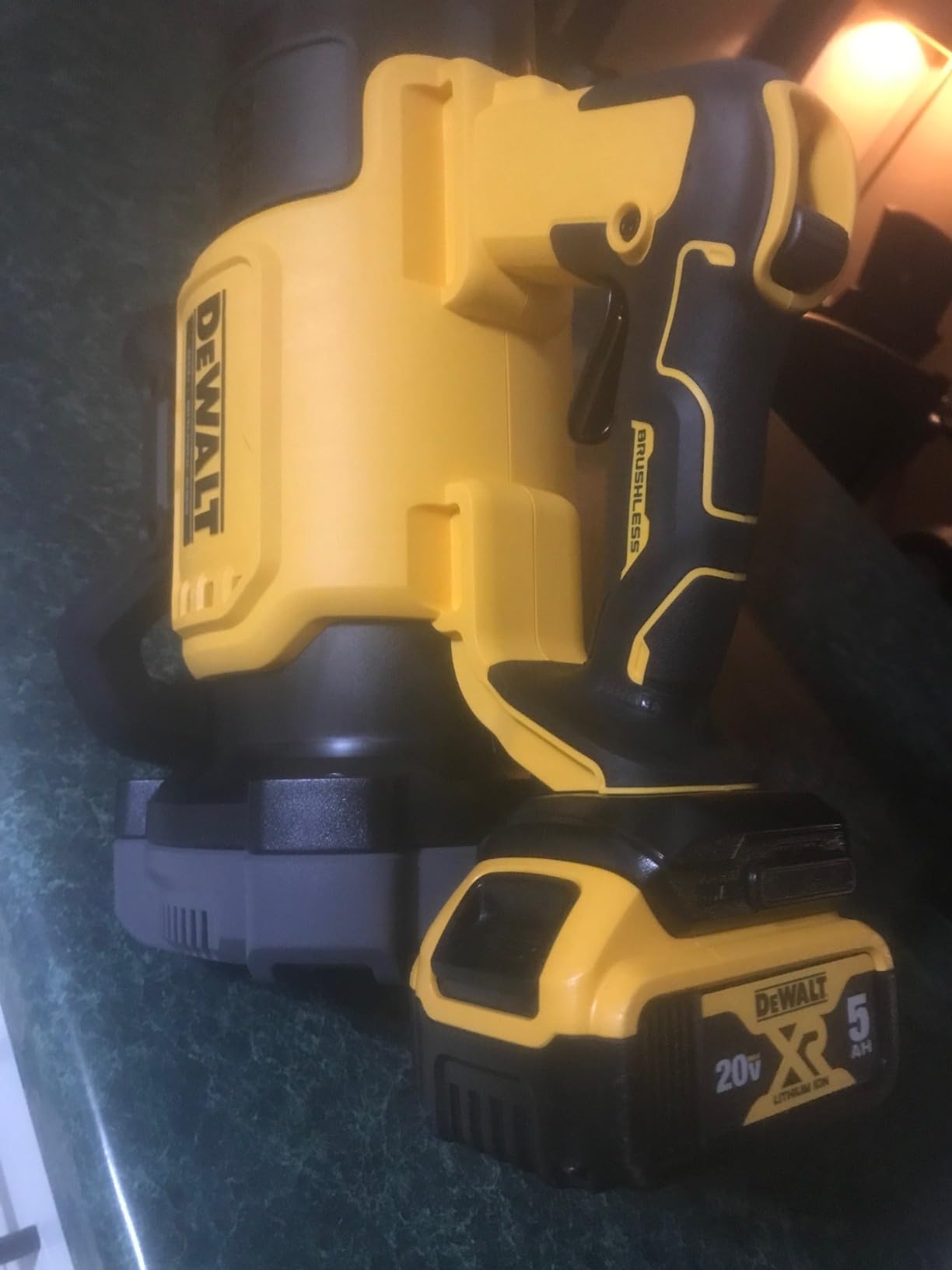 DEWALT 20V MAX* XR Leaf Blower, Cordless, Handheld, 125-MPH, 450-CFM (Tool Only-Battery & Charger not Included) (DCBL722B) customer photo 1