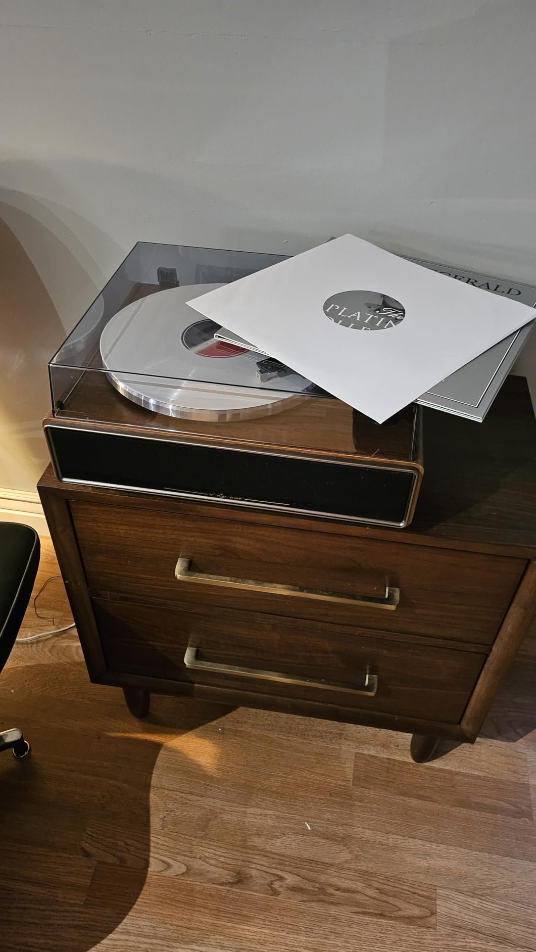 1 BY ONE High Fidelity Belt Drive Turntable with Built-in Speakers, Vinyl Record Player with Magnetic Cartridge, Wireless Playback and Aux-in Functionality, Auto Off customer photo 2