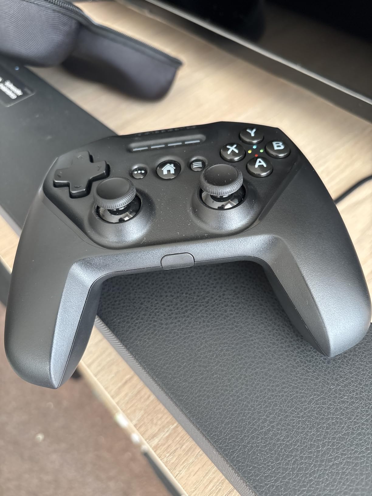 Nimbus+ Bluetooth Mobile Gaming Controller with iPhone Mount, 50+ Hour Battery Life, Apple Licensed, Made for iOS, iPadOS, tvOS customer photo 1