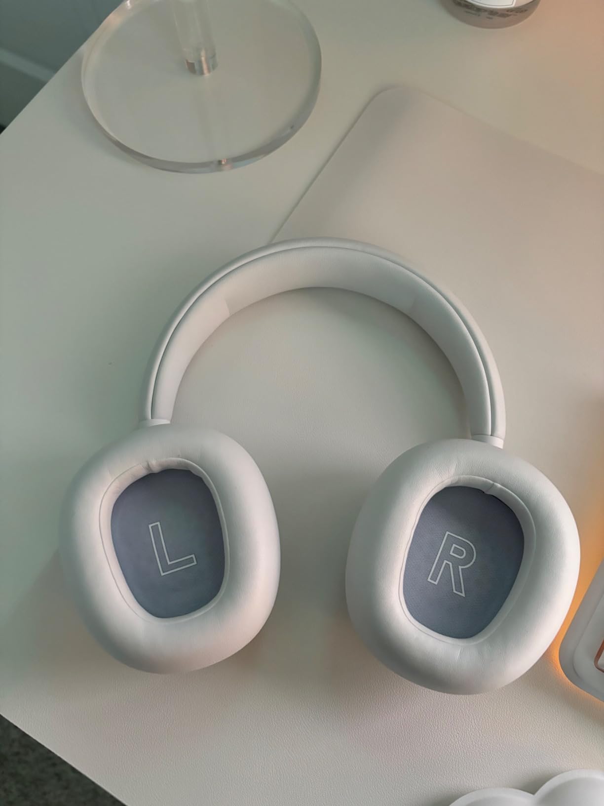 Logitech G735 Wireless Gaming Headset, Customizable LIGHTSYNC RGB Lighting, Bluetooth, 3.5 MM Aux, Detachable Mic - White Mist customer photo 2
