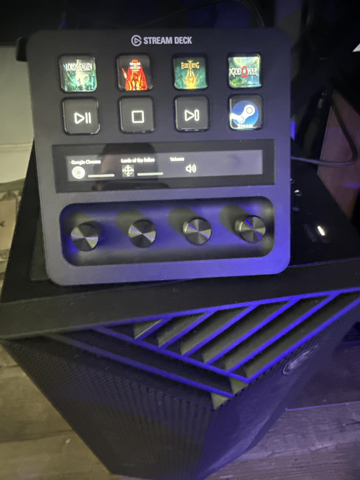 Stream Deck MK.2 - Studio Controller, 15 macro keys, trigger actions in apps and software like OBS, Twitch, YouTube and more, works with Mac and PC customer photo 1