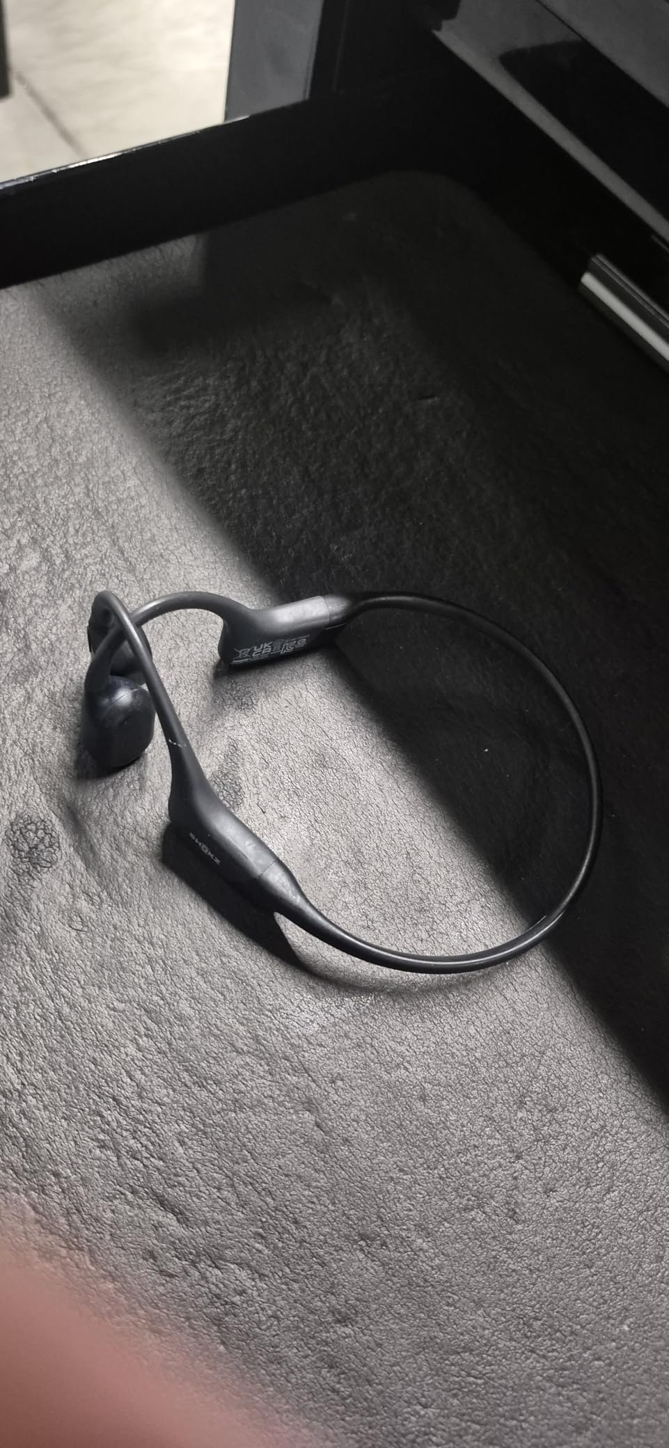 SHOKZ OpenRun Bone Conduction Open-Ear Bluetooth Sport Headphones, Running Workout, IP67 Sweat Resistant, 8H Playtime, Mic, Black customer photo 2