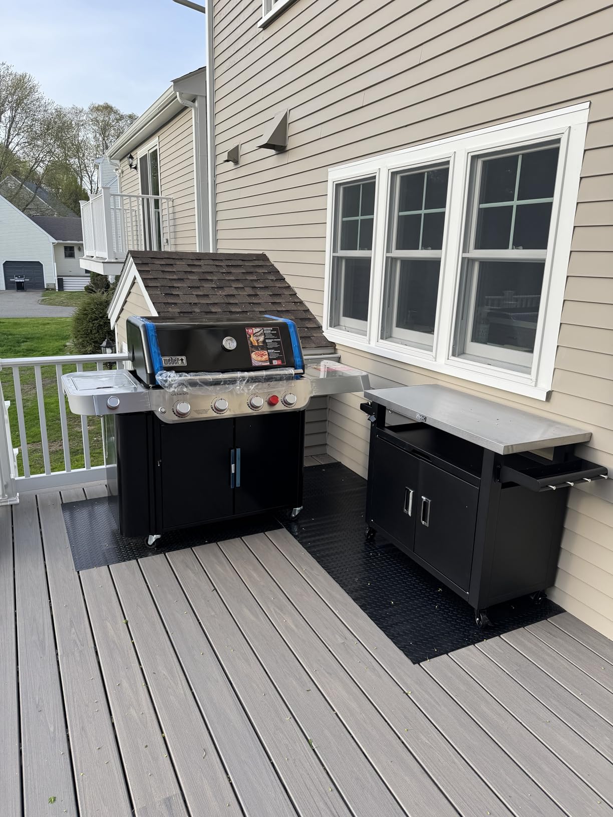 Weber Genesis E-435 Liquid Propane Gas Grill for Outdoor Cooking, 4 Burners and 1 Side Burner, Black - Porcelain-Enameled Cast-Iron Grates, PureBlu Burners & Sear Zone customer photo 2