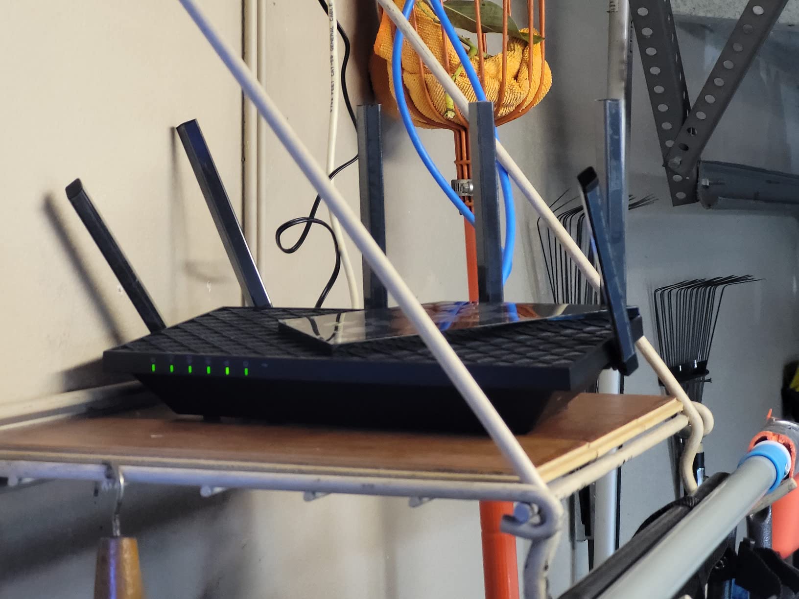 TP-Link AXE5400 Tri-Band WiFi 6E Router (Archer AXE75), 2025 PCMag Editors' Choice, Gigabit Internet for Gaming & Streaming, New 6GHz Band customer photo 2