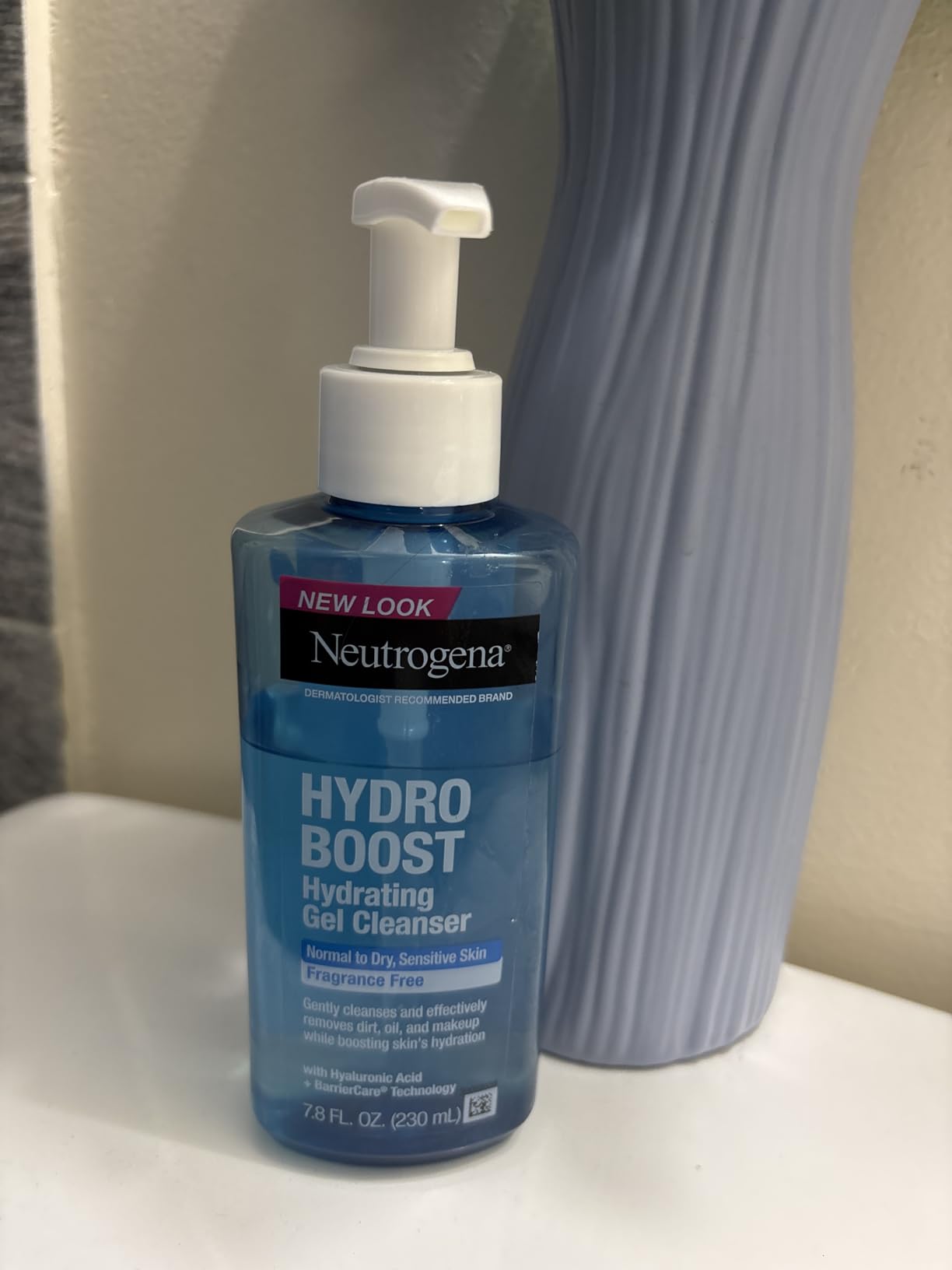 Neutrogena Hydro Boost Hydrating Gel Cleanser, Daily Face Wash for Sensitive Skin, Gentle Foaming Facial Cleanser, Noncomedogenic, Alcohol- and Fragrance-Free Hyaluronic Acid, 7.8 fl oz customer photo 1