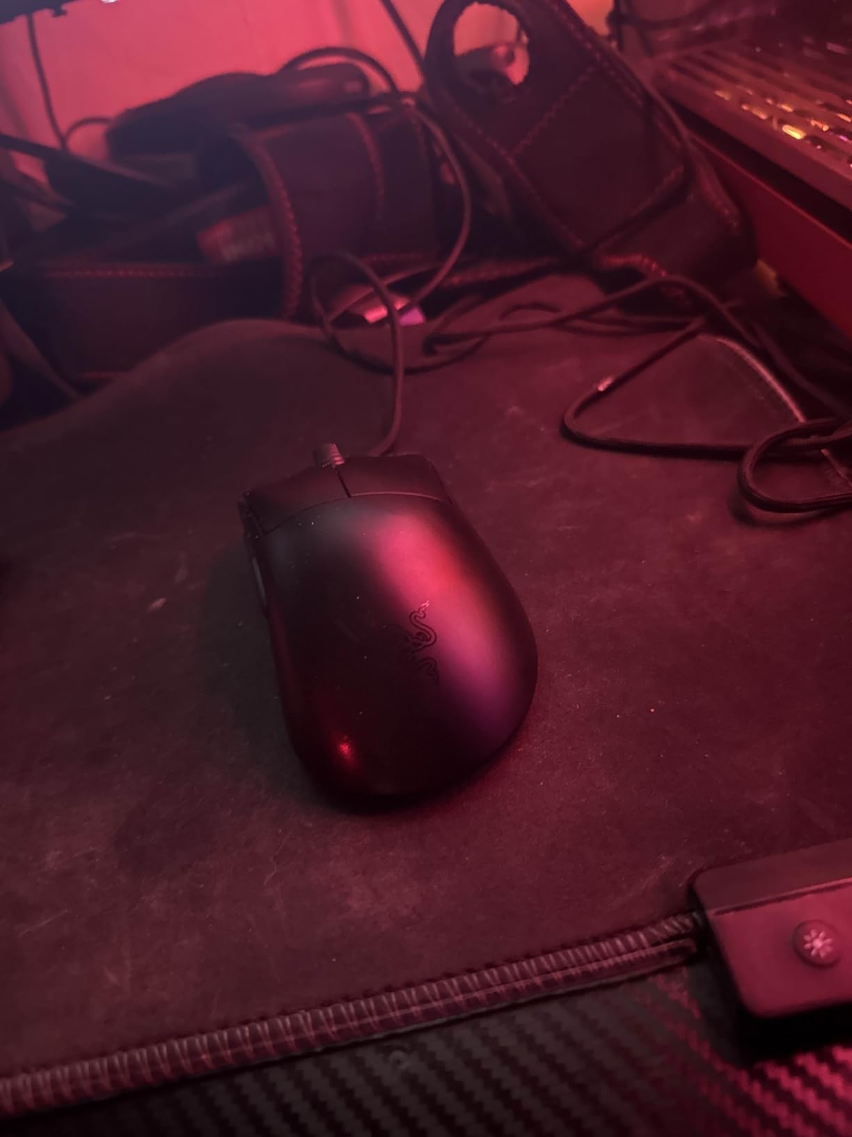 Razer DeathAdder V3 Wired Gaming Mouse: 59 g Ultra Lightweight - Focus Pro 30K Optical Sensor - Fast Switches Gen-3 - 8K Hz HyperPolling - 6 Programmable Buttons - Ergonomic - Speedflex Cable - Black customer photo 2