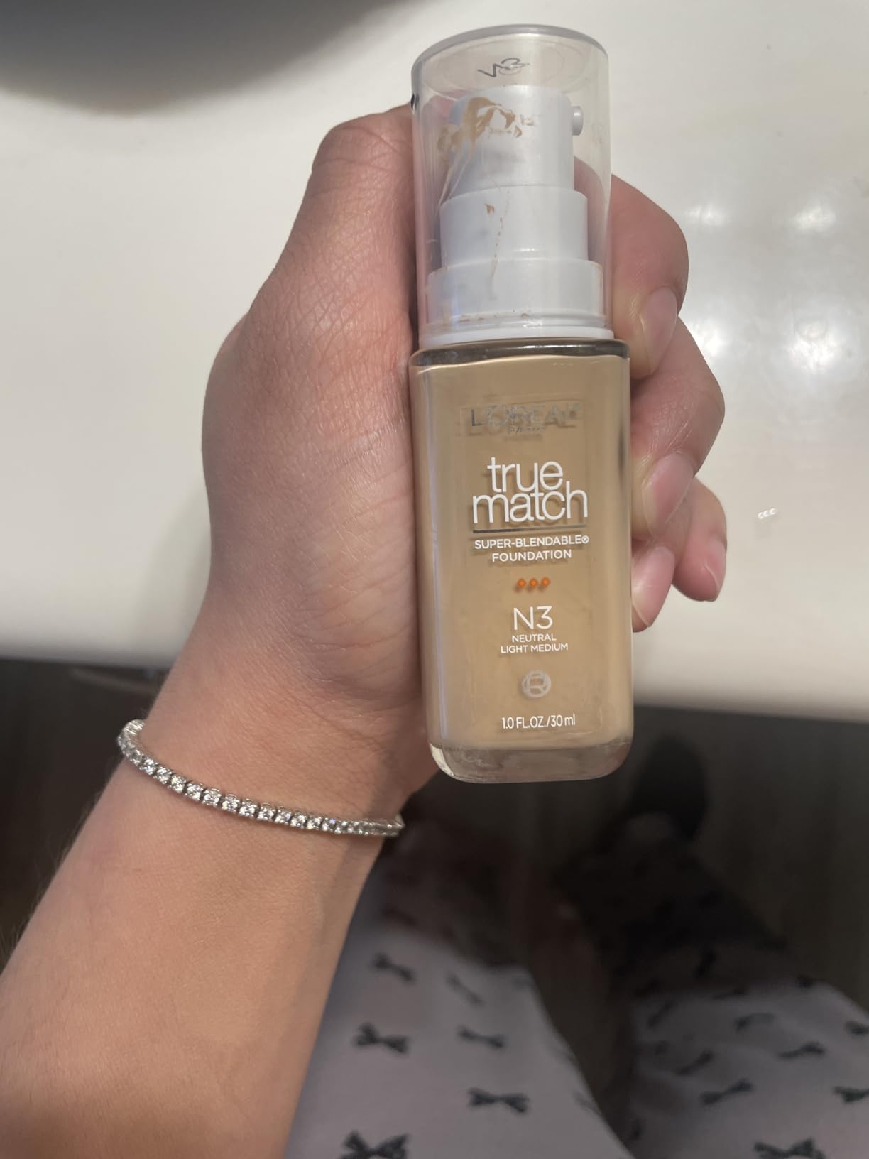 L'Oreal Paris True Match Super-Blendable Foundation, Medium Coverage Liquid Foundation Makeup, W2.5, Light Medium, 1 Fl Oz customer photo 2