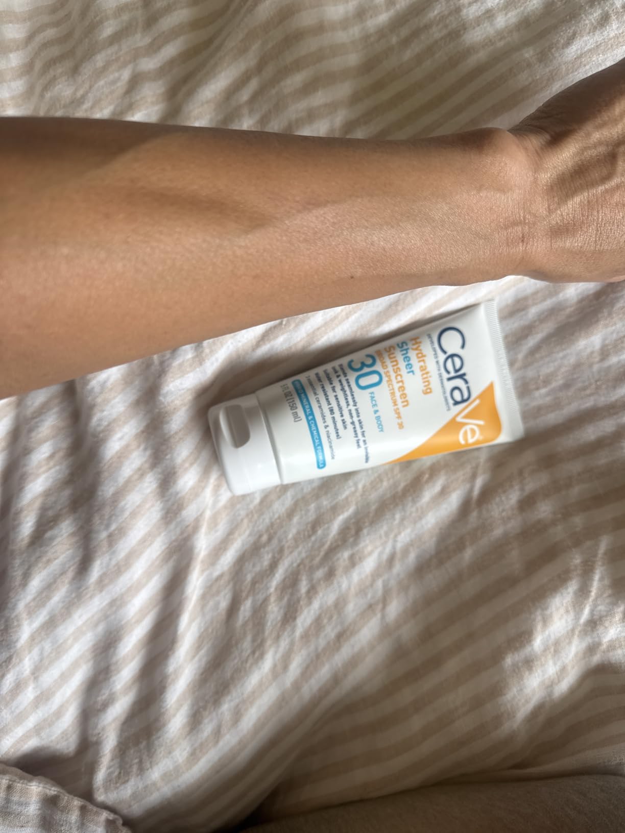CeraVe Hydrating Sheer Sunscreen with SPF 30 for Face and Body, Mineral & Chemical Sunscreen with Zinc Oxide, Hyaluronic Acid and Ceramides, Paraben-Free + Fragrance-Free, 3 Ounces customer photo 1