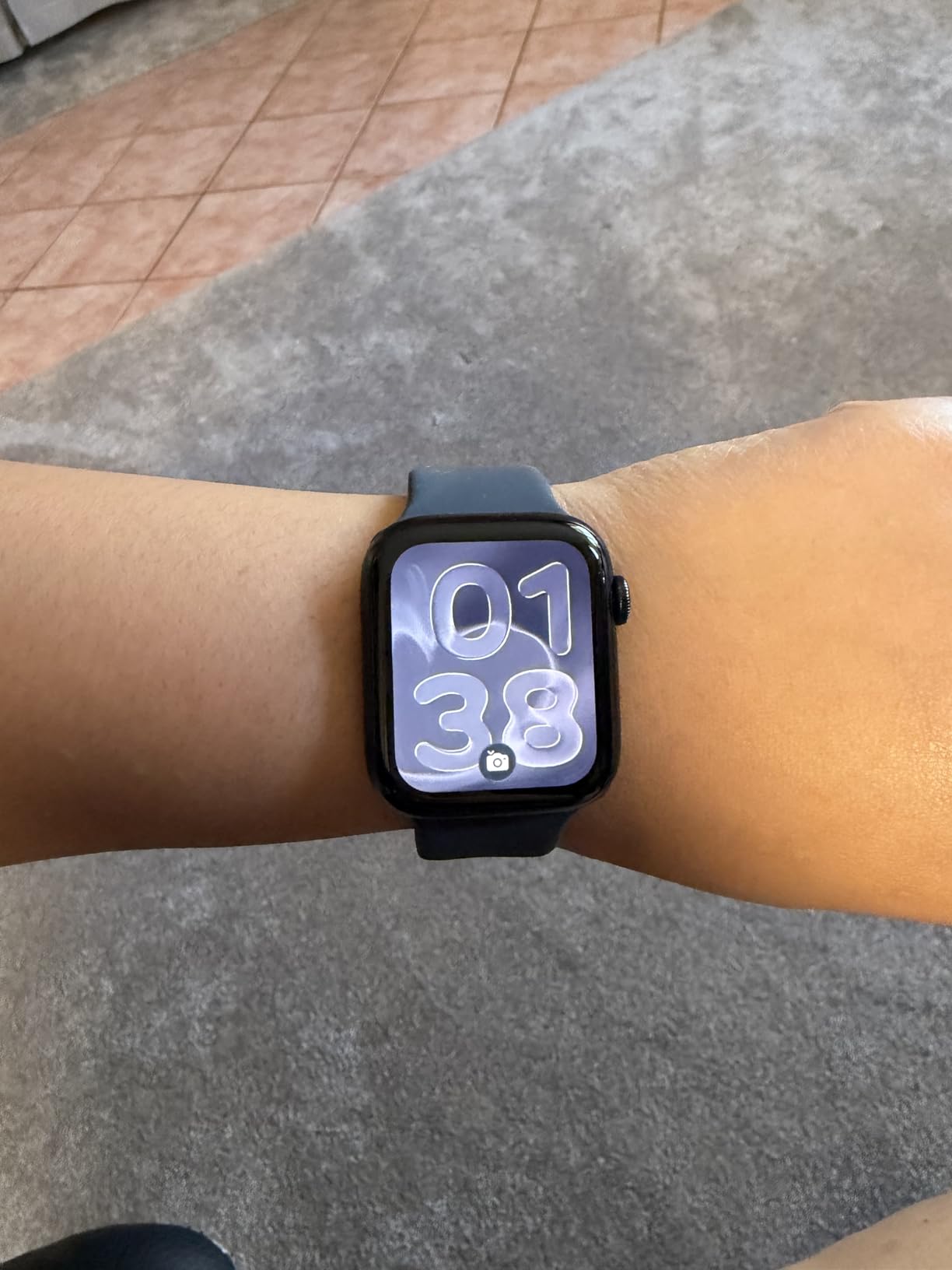 Apple Watch SE (2nd Gen) (GPS, 44mm) - Midnight Aluminum Case with Midnight Sport Band, M/L (Renewed) customer photo 2