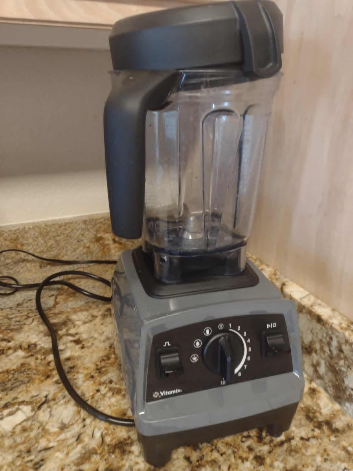 Vitamix Explorian with Programs, Three Blending Programs, Self-Cleaning, 64 Oz Container, Black (Renewed Premium) customer photo 2