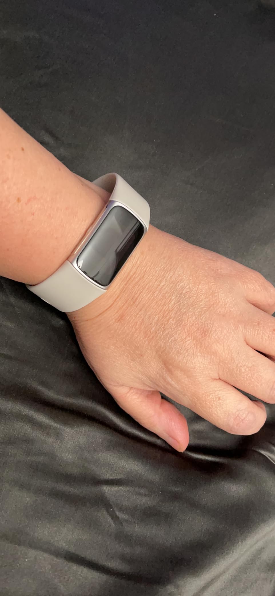 Fitbit Charge 6 Fitness Tracker with Google Apps - Heart Rate on Exercise Equipment - Obsidian/Black customer photo 2