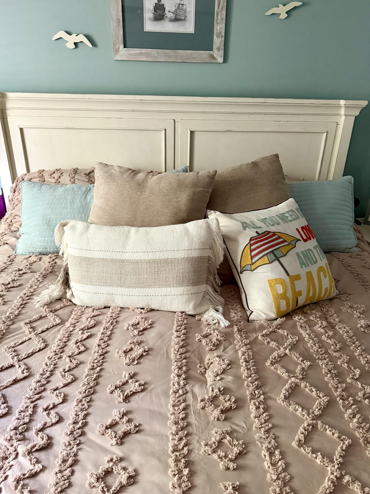 Bedsure Tufted Boho Comforter Set Queen Size - Beige Boho Bed Set, GentleSoft 3 Pieces Farmhouse-Style Embroidery Bedding, Gifts for Woman, Soft Jacquard Kids' Queen Comforter for All Seasons customer photo 1