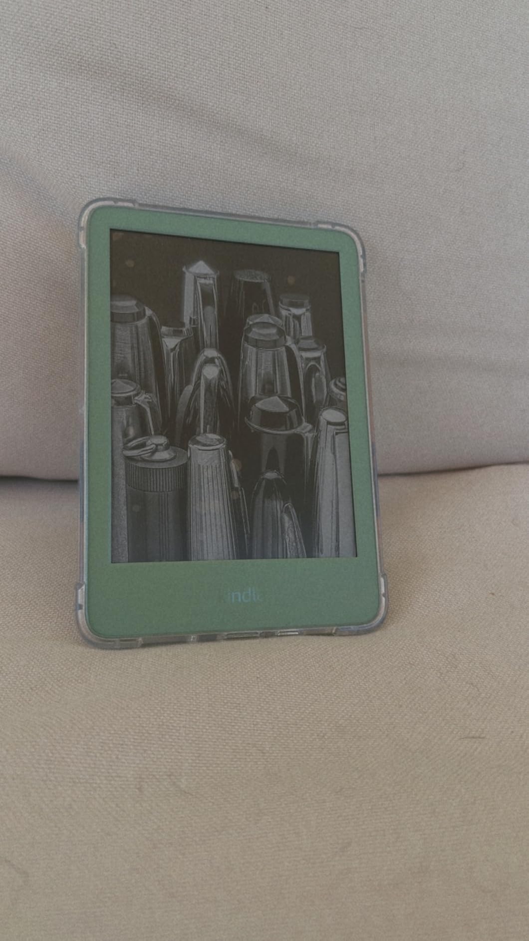 Kindle 16 GB (newest model) - Lightest and most compact Kindle, now with faster page turns, and higher contrast ratio - Matcha customer photo 1