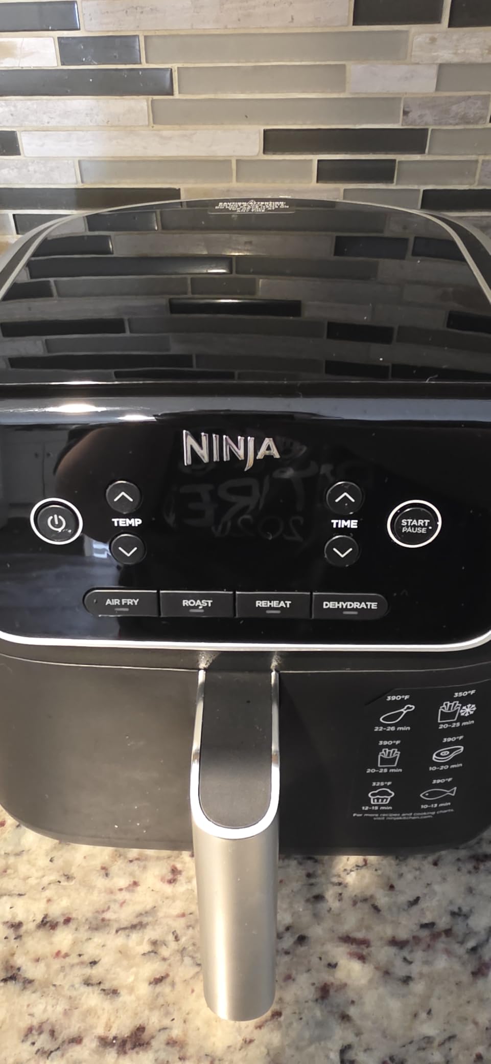 Ninja Air Fryer with Air Crisp, 5 QT Capacity, 4-in-1 Pro Air Fry, Roast, Reheat, Dehydrate (AF141) customer photo 1