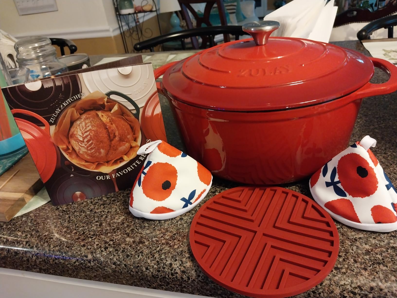Zulay Kitchen 6.4QT Enameled Cast Iron Dutch Oven Pot with Lid, Heat Pad & Trivet, Heavy-Duty Soup Pot for Stews, Braising, Roasting & Sourdough Bread Baking, Oven Safe up to 500 F - Ablaze Red customer photo 1
