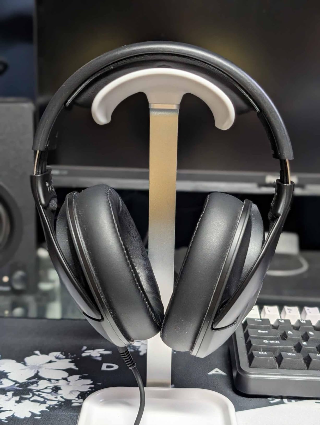 Sennheiser HD 620S Closed-Back Over-Ear Audiophile Headphones - Natural Spatial Imaging, Low Distortion, Detachable Cable customer photo 1
