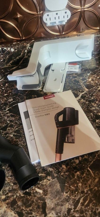 Miele Duoflex Total Care Cordless and Bagless Stick Vacuum, Obsidian Black / Rose Gold customer photo 1
