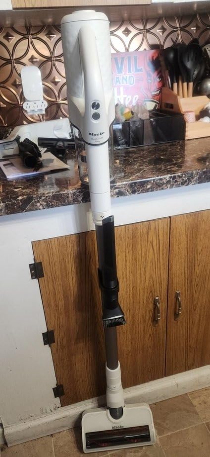 Miele Duoflex Total Care Cordless and Bagless Stick Vacuum, Obsidian Black / Rose Gold customer photo 2