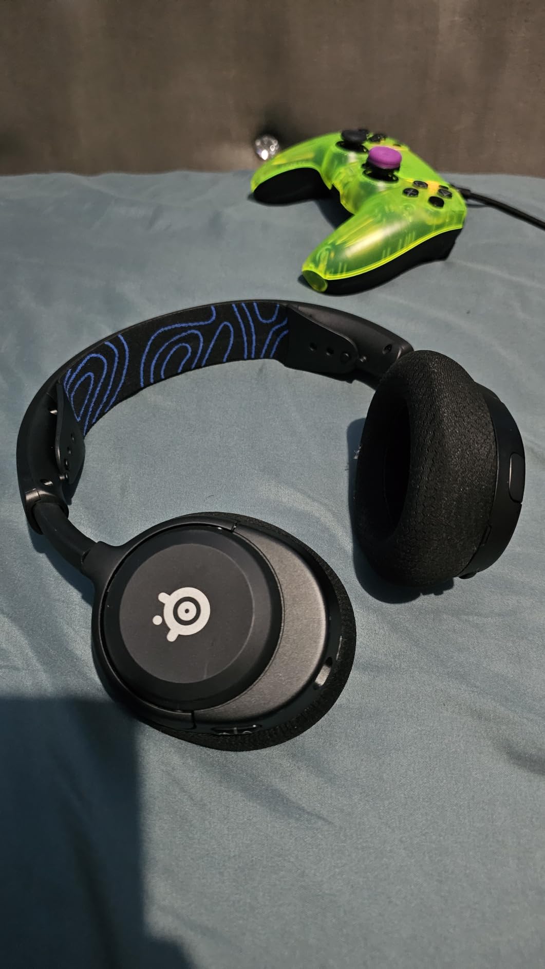 SteelSeries Arctis Nova 5P Wireless Multi-System Gaming Headset - White - 100+ Audio Presets - 60 HR Battery customer photo 1
