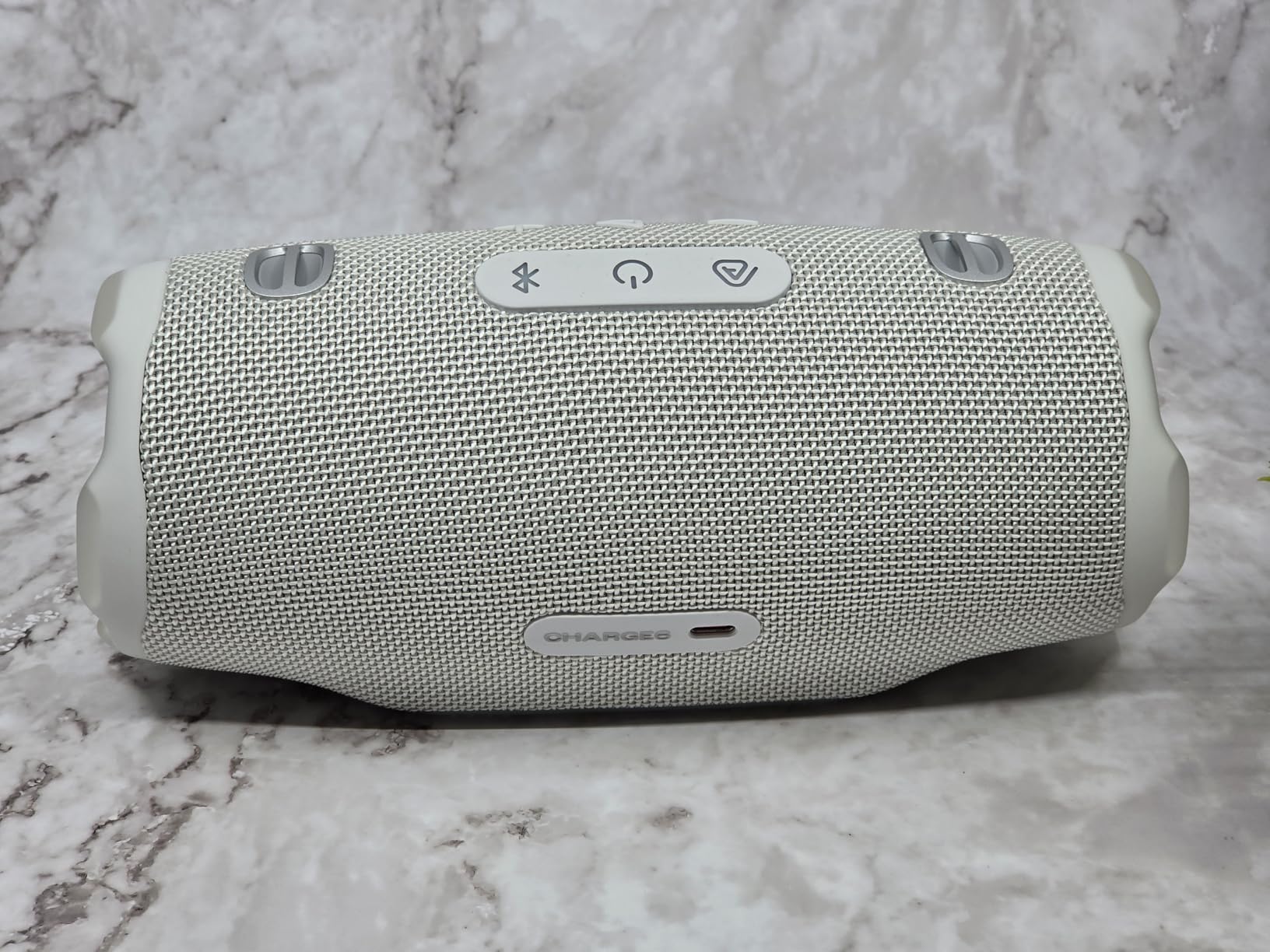 JBL Charge 6 - Portable Waterproof & Drop-Proof Bluetooth Speaker, Bold JBL Pro Sound with AI Sound Boost, 28Hrs of Playtime, Built-in powerbank & Comes with a Sturdy/Removable Carrying Strap (Black) customer photo 2