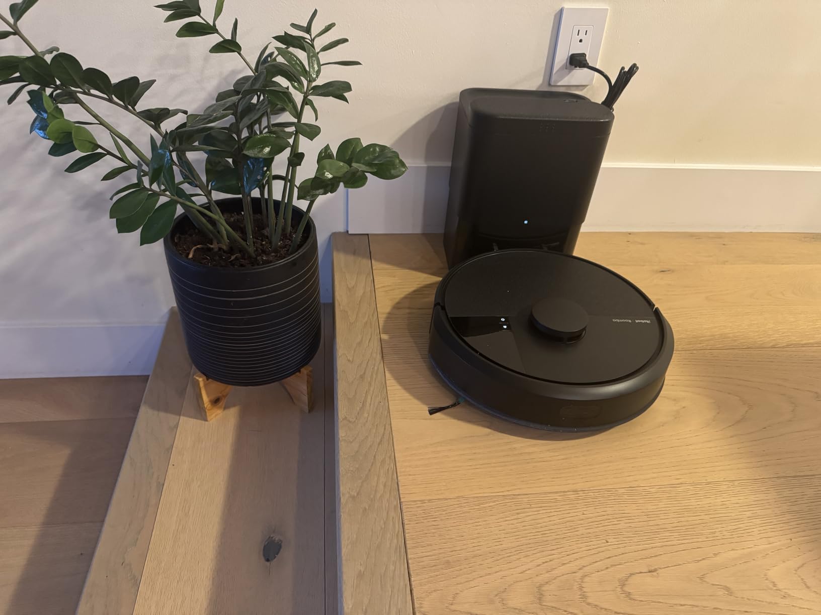 iRobot Roomba 104 2in1 Vacuum & Mop Robot - Self-Empties for 75 Days, Intense Power-Lifting Suction, Vacuums All Floors, Ideal for Pet Hair, LiDAR Smart Navigation Mapping, Mops Hard Floors customer photo 1