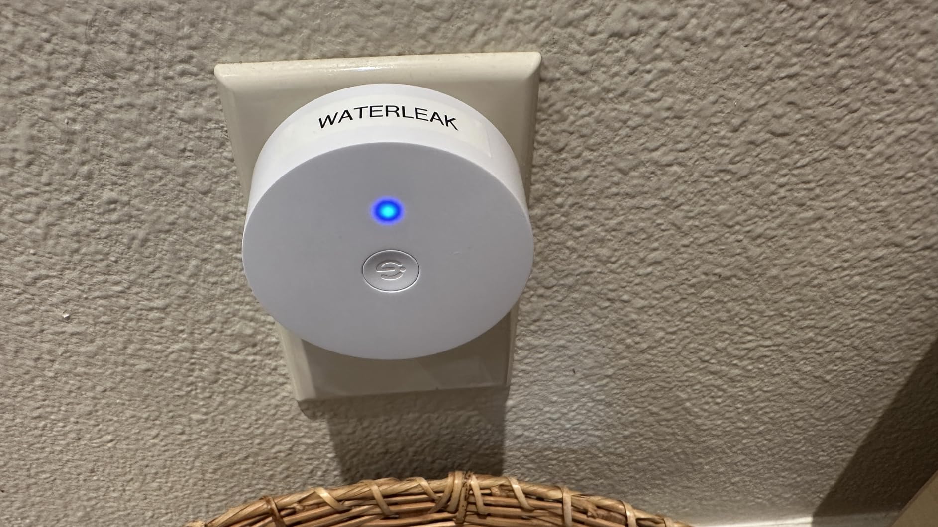 GoveeLife Upgraded Smart Water Leak Detector 1s with 1804 ft Ultra-Long Range, WiFi Water Sensor with SMS/Email/APP Push and Sound Alarm, 5-Year Battery Life, 5 Pack, Suit for Home, Basement, Kitchen customer photo 2