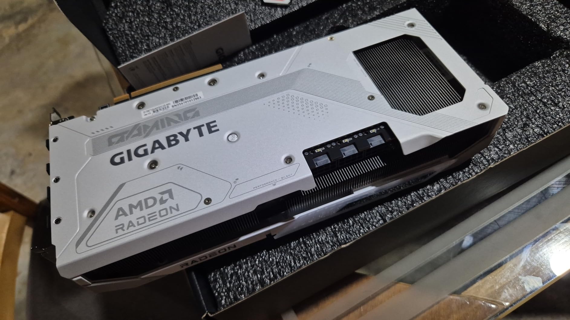 GIGABYTE Radeon RX 9070 XT Gaming OC 16G Graphics Card, 16GB GDDR6 customer photo 1
