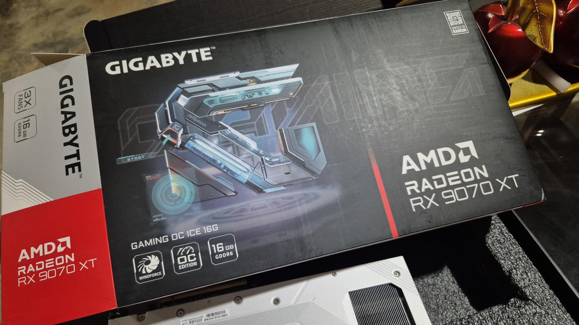 GIGABYTE Radeon RX 9070 XT Gaming OC 16G Graphics Card, 16GB GDDR6 customer photo 2