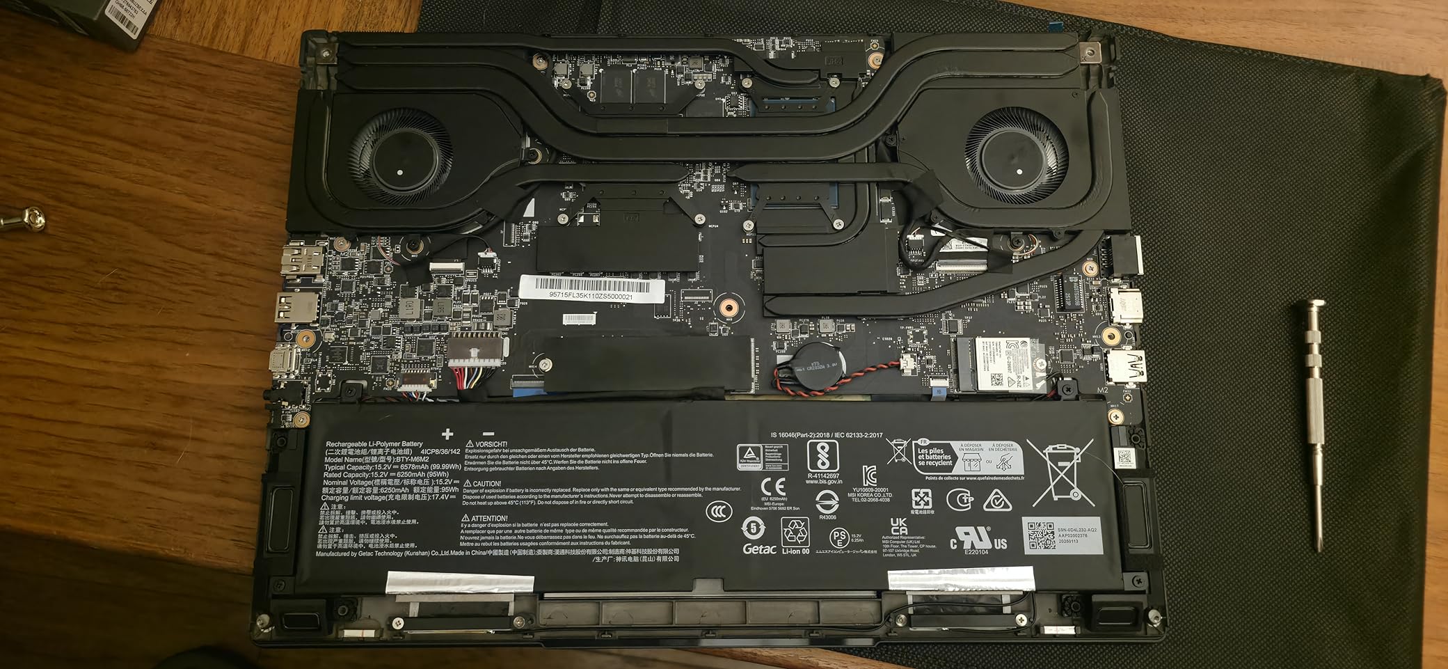 MSI Stealth A18 AI+ 18