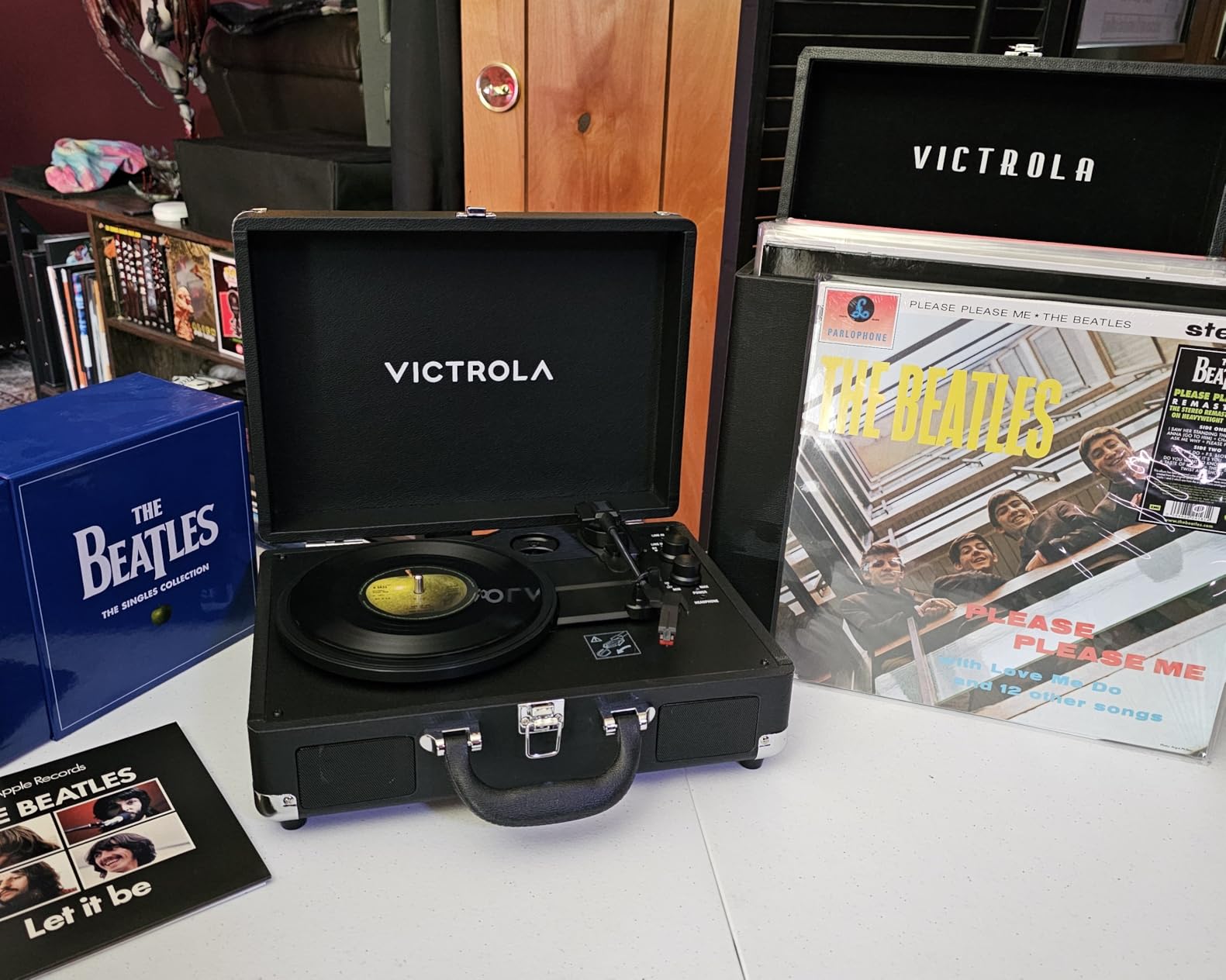 Victrola Journey II (2025 Model) - Bluetooth Suitcase Record Player - Built-in Stereo Speakers with Enhanced Bass, 3-Speed Turntable, Bluetooth Input and Output, RCA & Headphone Outputs customer photo 2