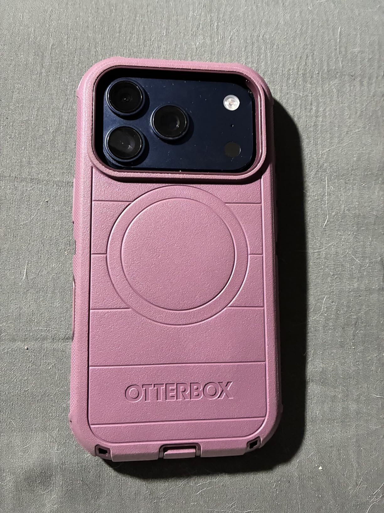 OtterBox Defender MagSafe Case for iPhone 17e, 16e, iPhone 15, iPhone 14, iPhone 13 - 7X Military-Grade Drop Protection, Rugged Grip Texture, Strap Anchors, Port Covers - Black customer photo 1