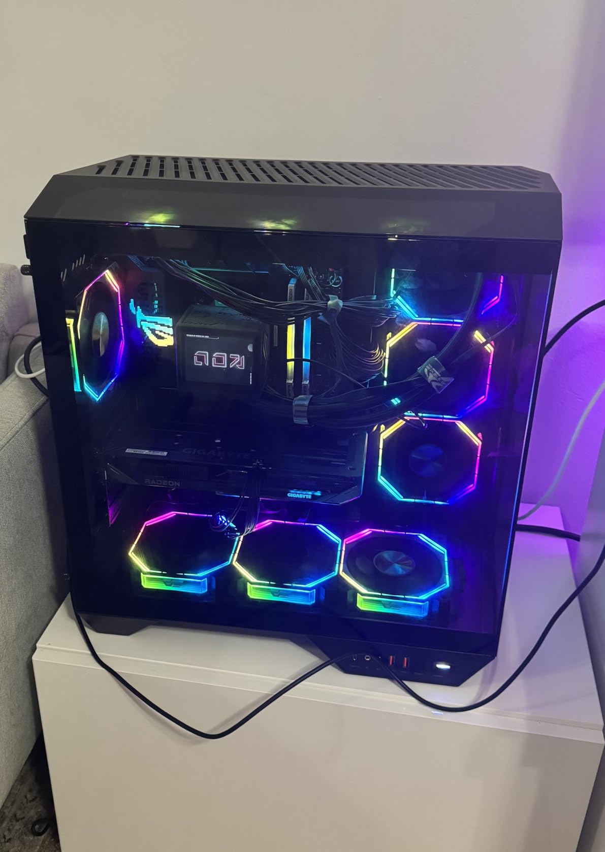 GIGABYTE Radeon RX 9060 XT Gaming OC 16G Graphics Card, 16GB GDDR6 customer photo 2
